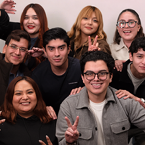 Equipo de colaboradores de MC celebrando el Día del Amor y la Amistad